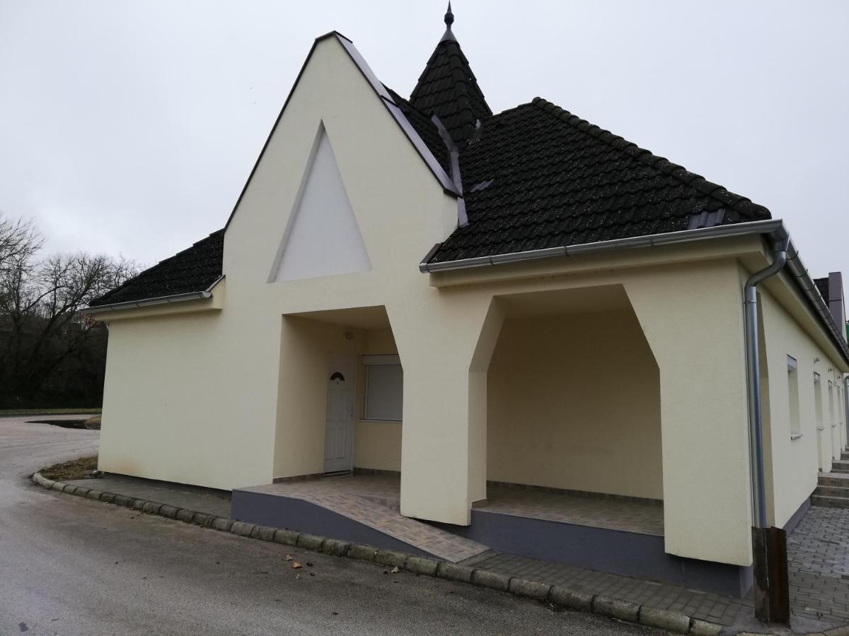 Família-Pelso apartmanház Zamárdi Exterior foto